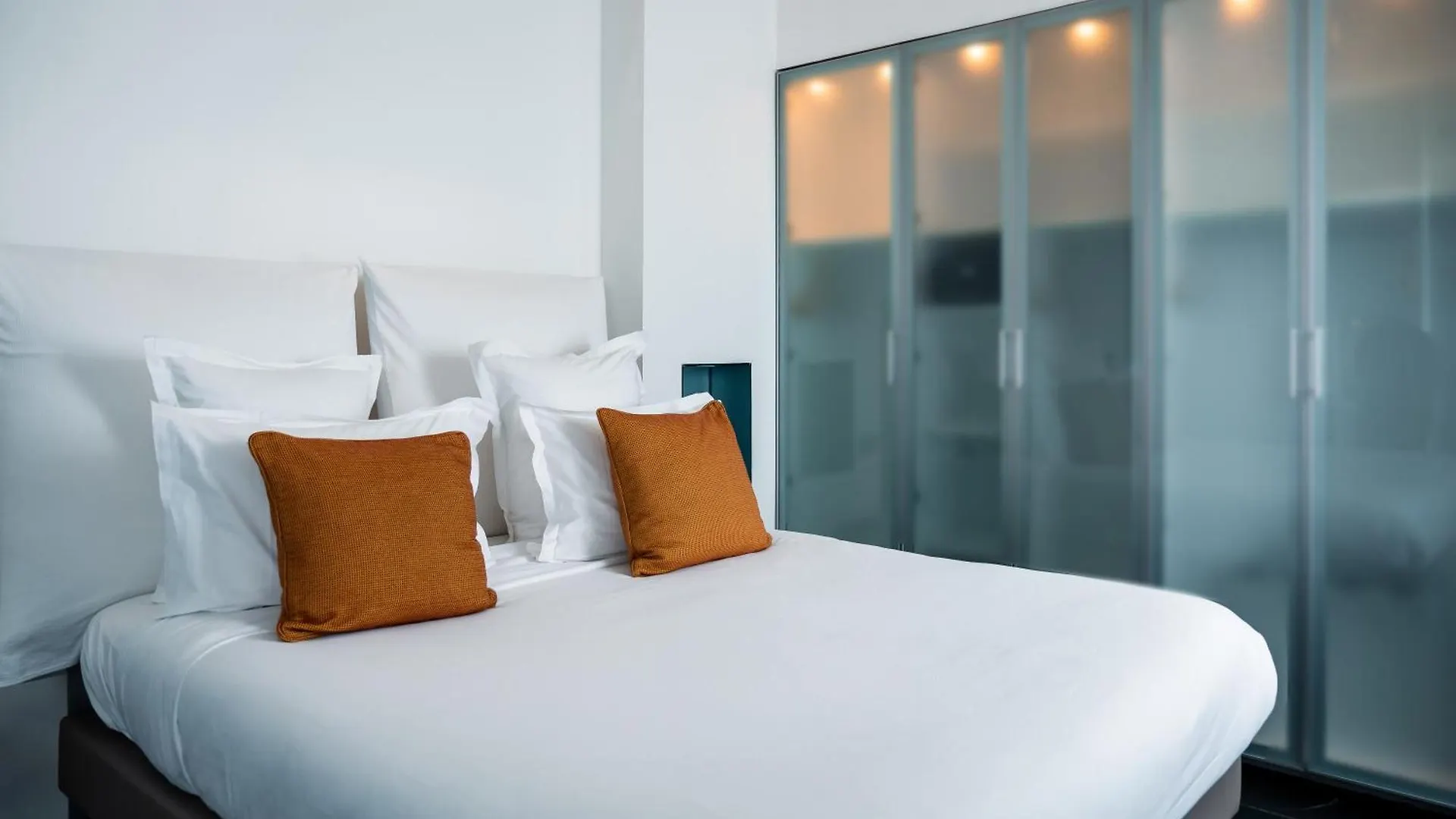 1K Paris Hotel