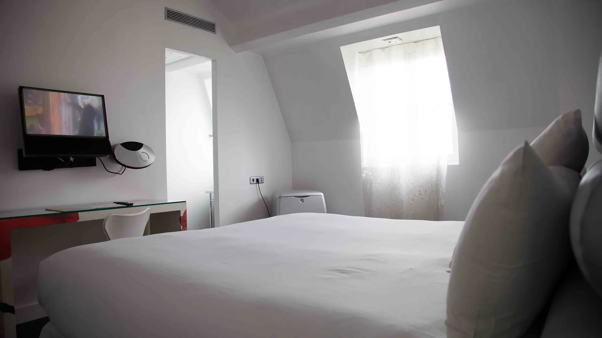 1K Paris Hotel France