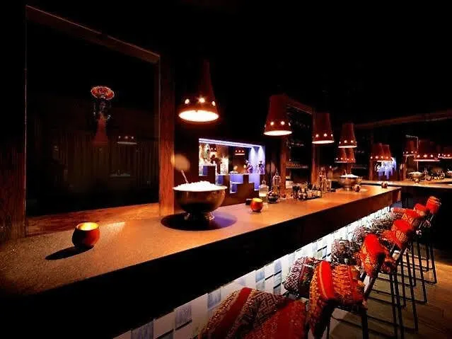 1K Paris Hotel