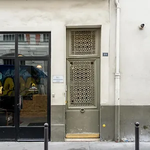  Appartamento Elegant And Modern Parisian Charm