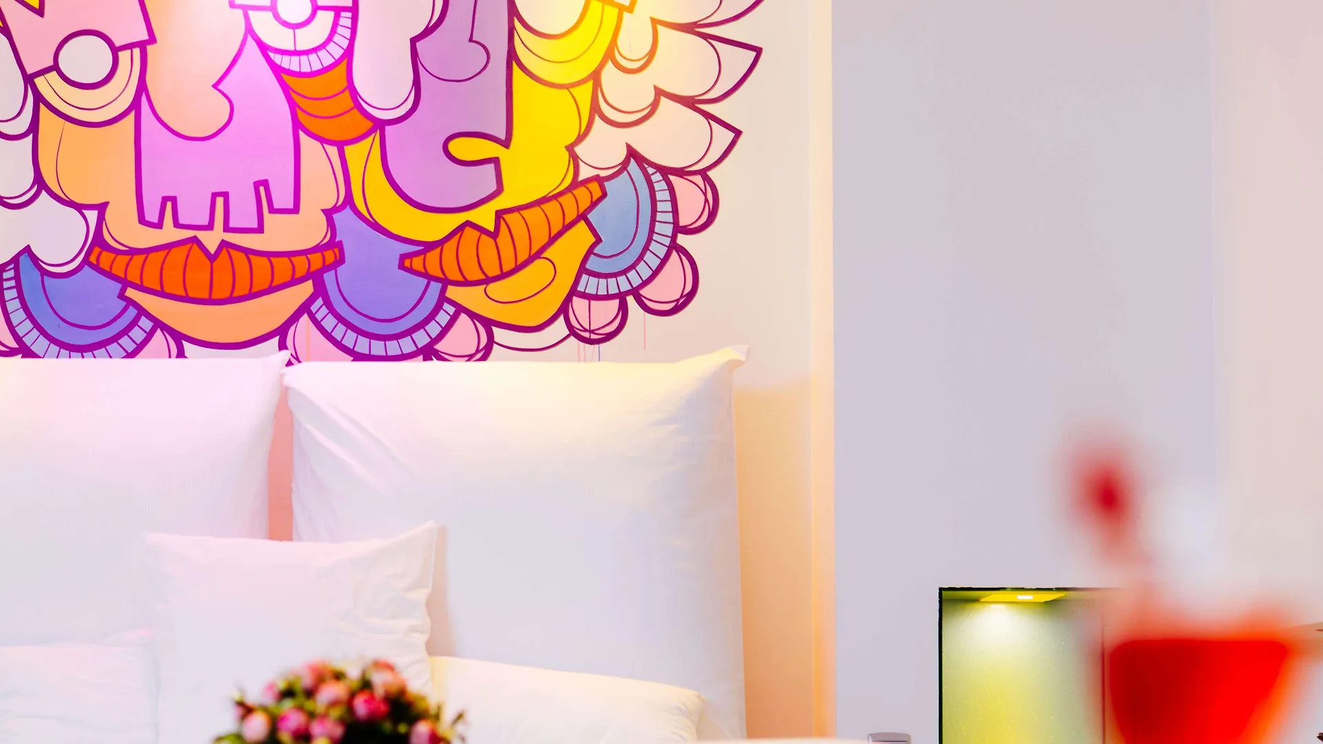 1K Paris Hotel 4*,