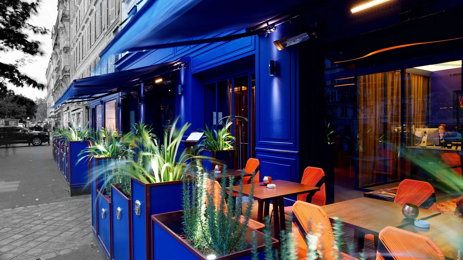 1K Paris Hotel