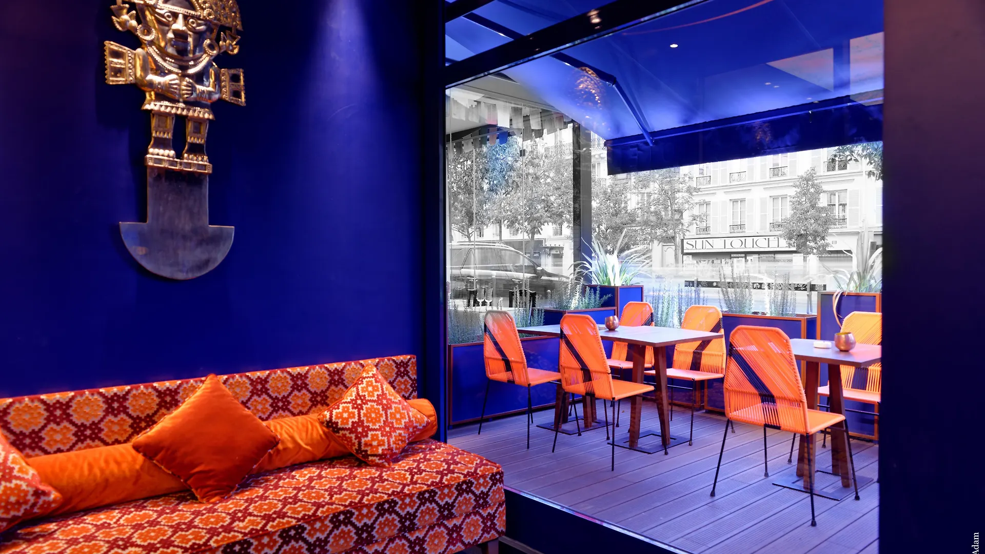 1K Paris Hotel