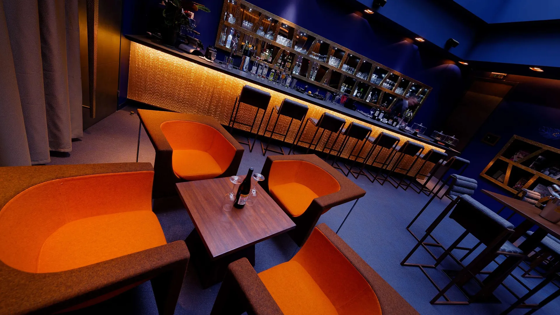 1K Paris Hotel