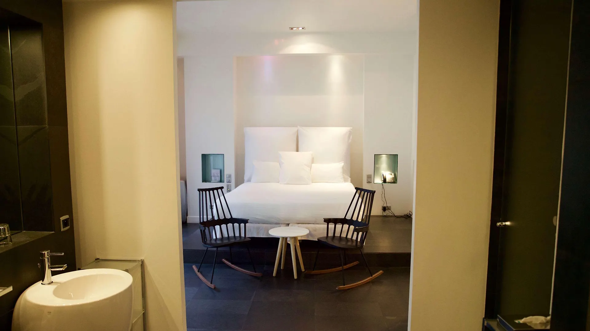 1K Paris Hotel