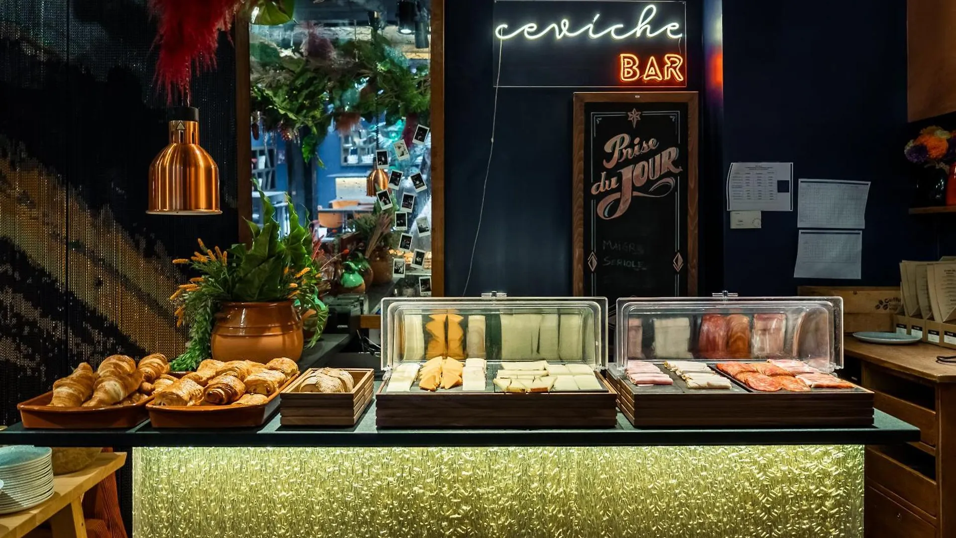 1K Paris Hotel