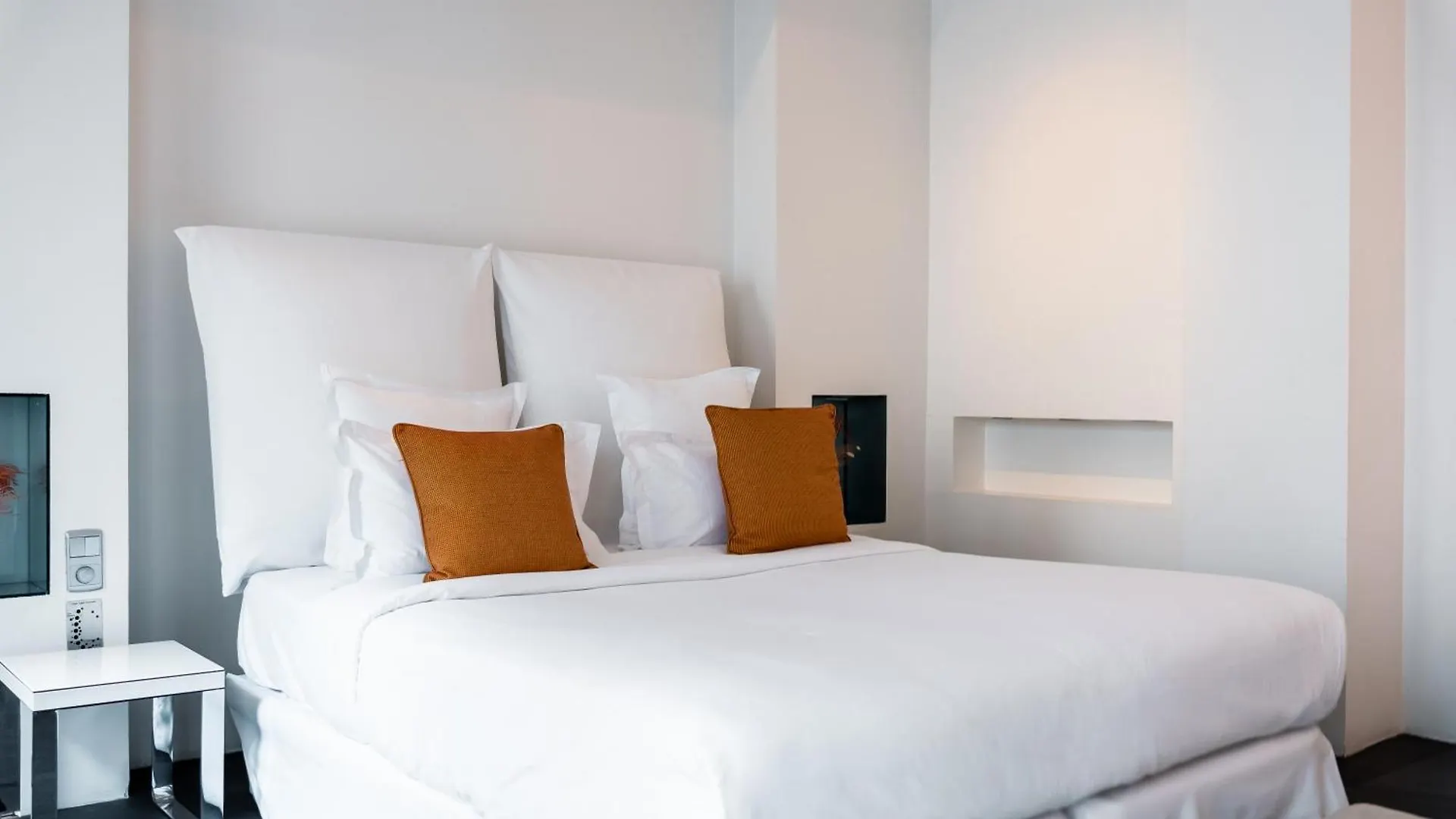 1K Paris Hotel