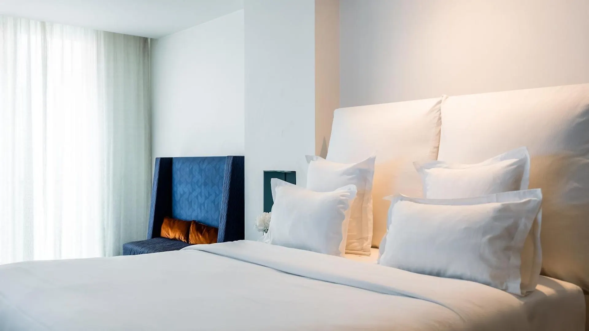 1K Paris Hotel
